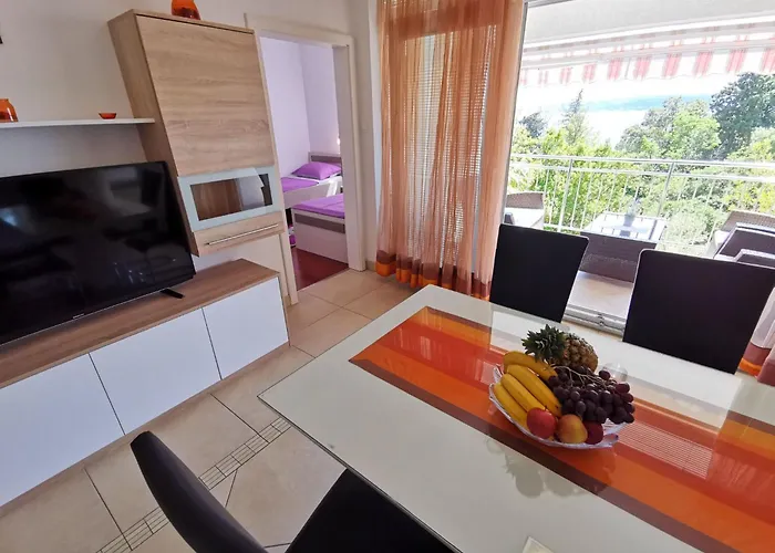 Apartment 50m Vom Entfernt- Fuer 5 Personen By Interhome