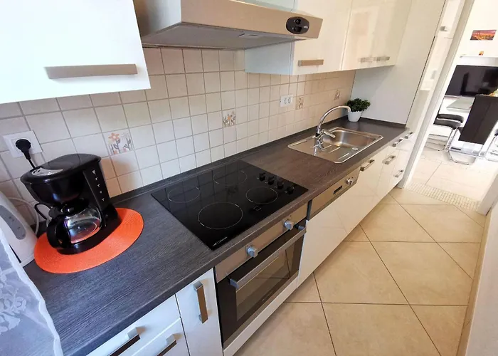 Apartment 50m Vom Entfernt- Fuer 5 Personen By Interhome Dramalj