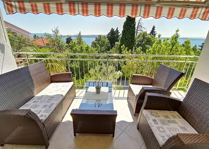 Apartment 50m Vom Entfernt- Fuer 5 Personen By Interhome *